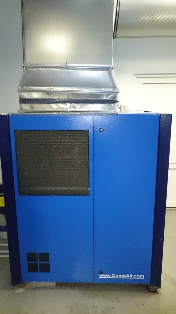 Приток воздуха на охлаждение компрессора CompAir D22H-RS